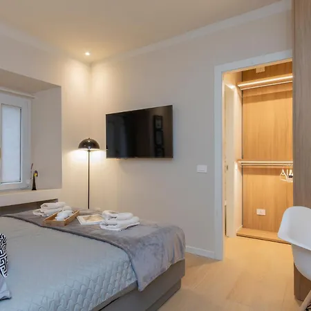Brera Exclusive - New With Terrace, Near Parking Milán